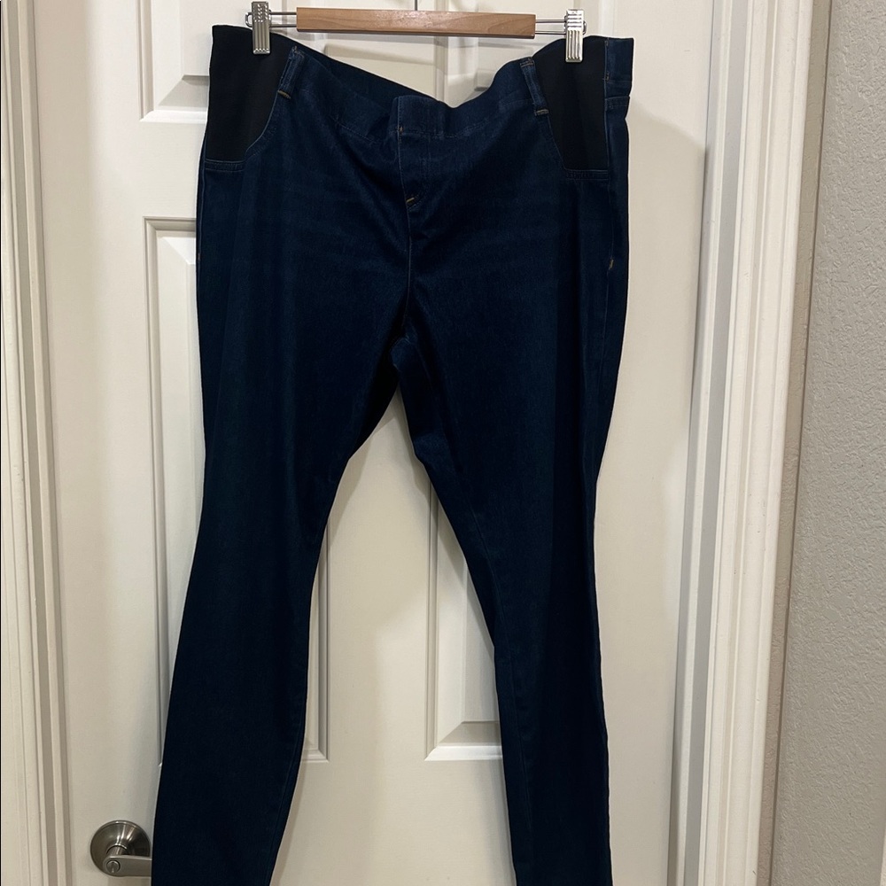 Amazon Essentials Women's Dark Blue Straight Leg Jeans